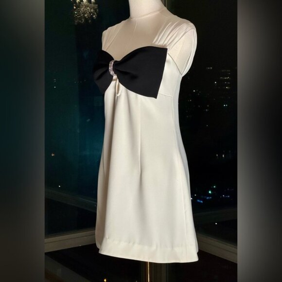 🆕 SELF-PORTRAIT 🧿 NWOT White And Black Crepe Bow Mini Dress, Sz UK 14 US 10 - Picture 4 of 16